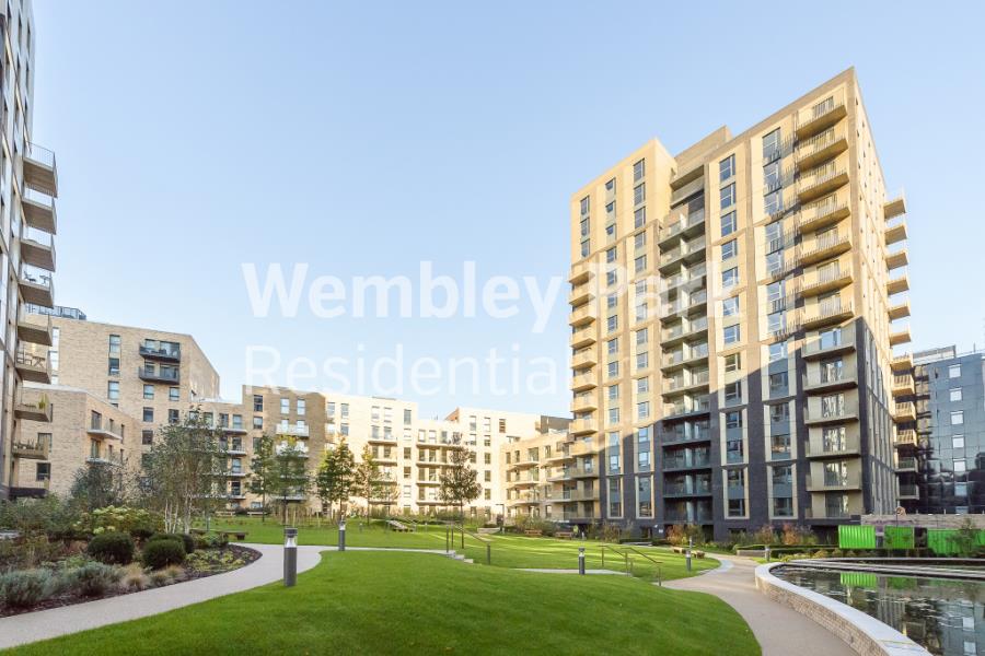 Flat Portal Way in London