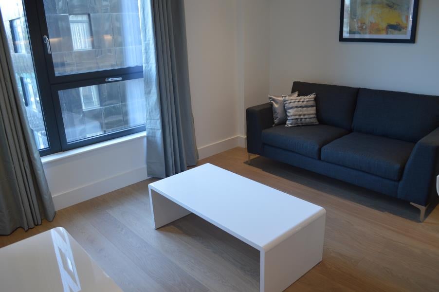 Flat Portal Way in London