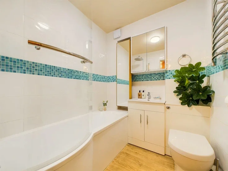 Flat Macklin Street in Greater London