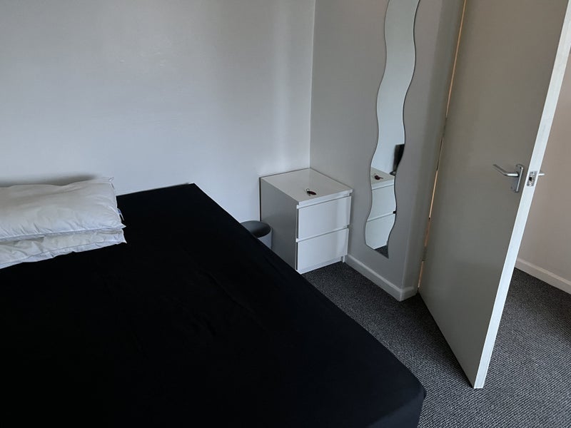 Room Woodham Road in Manchester