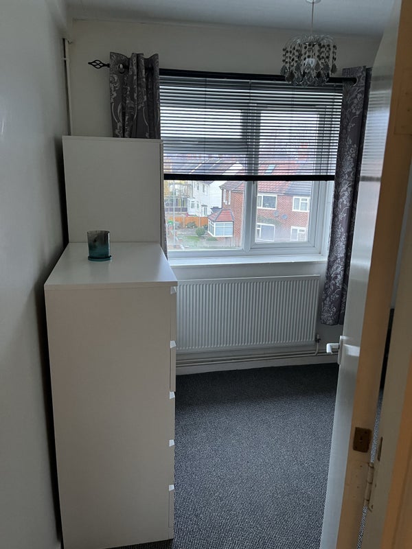 Room Woodham Road in Manchester