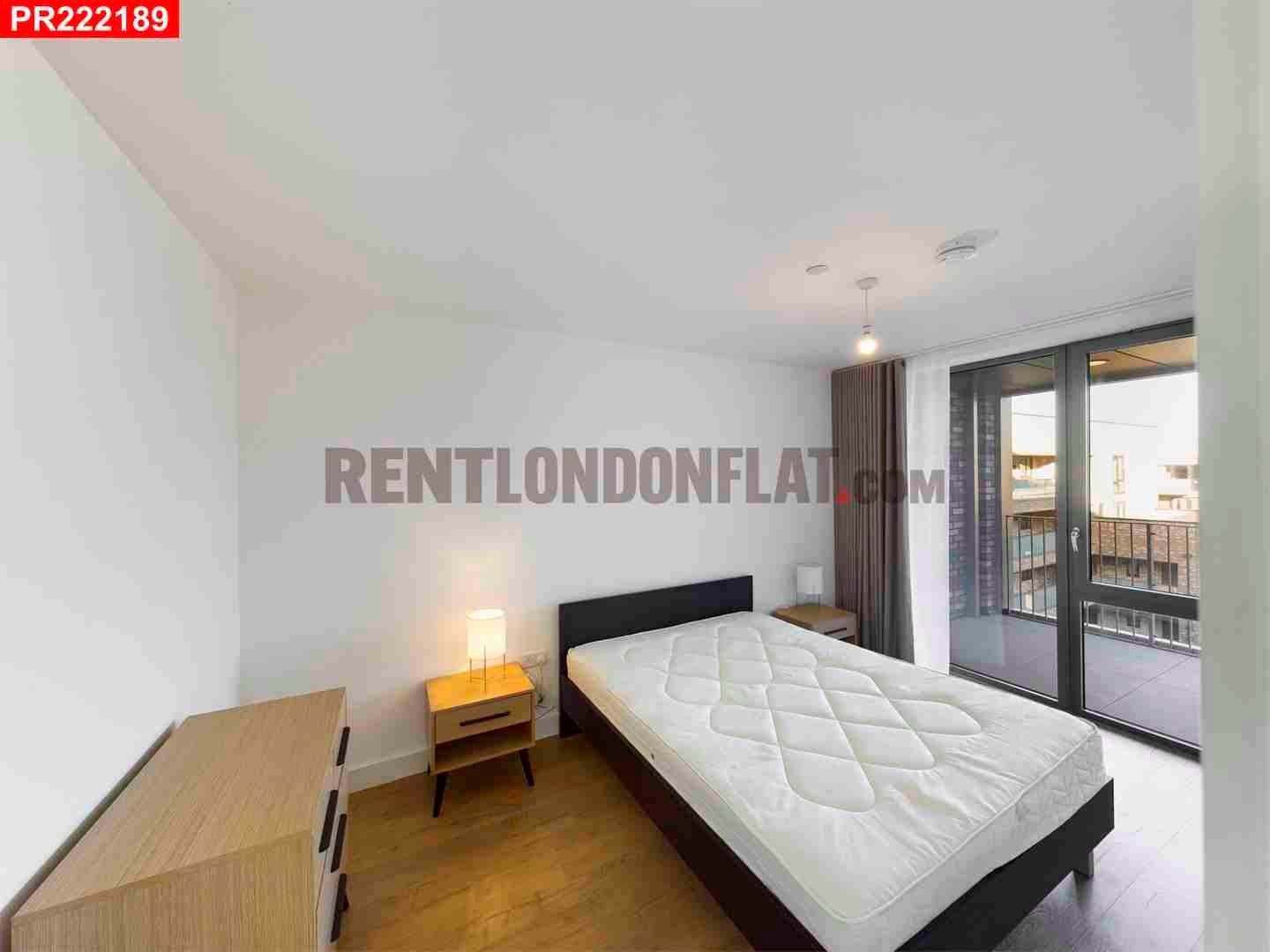 Flat New Village Avenue in Greater London