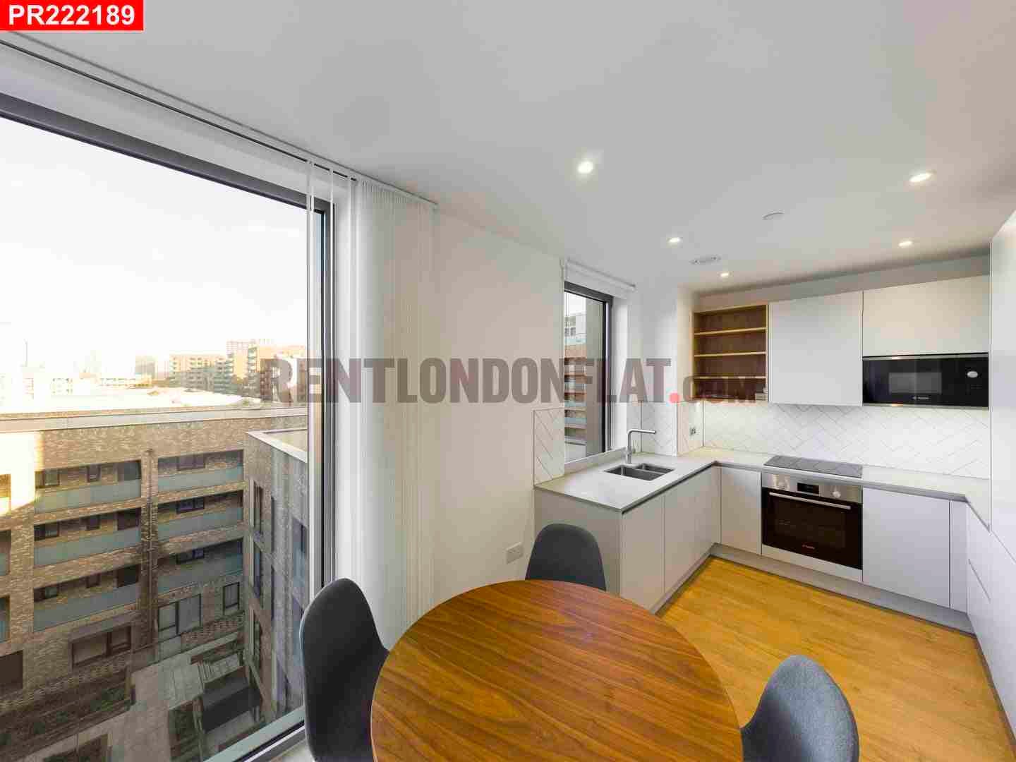 Flat New Village Avenue in Greater London