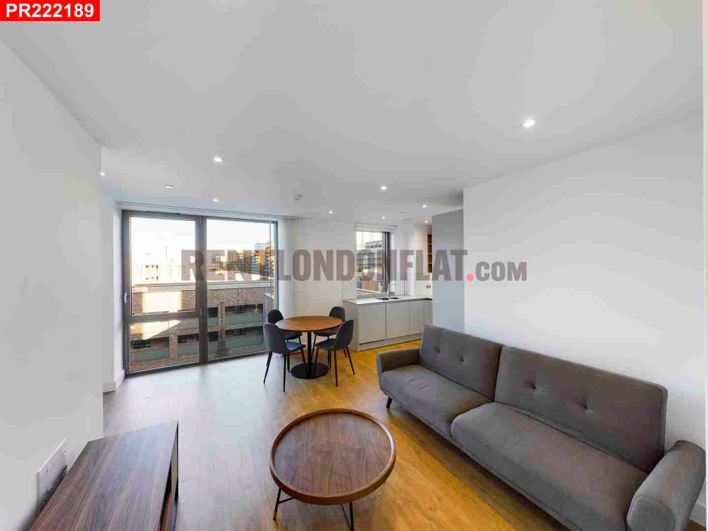 Flat New Village Avenue in Greater London