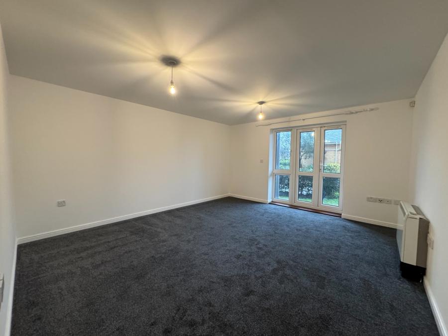 Flat Hawkeswood Road in Southampton
