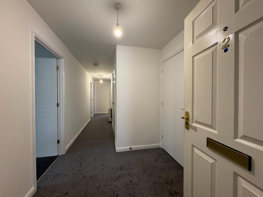 Flat Hawkeswood Road in Southampton