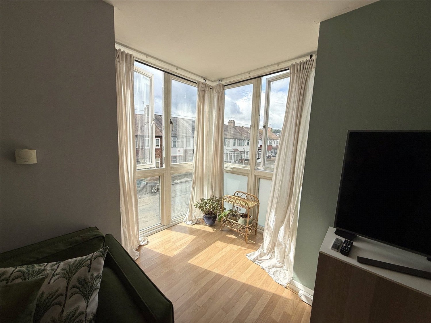 Flat Amethyst Close in Greater London