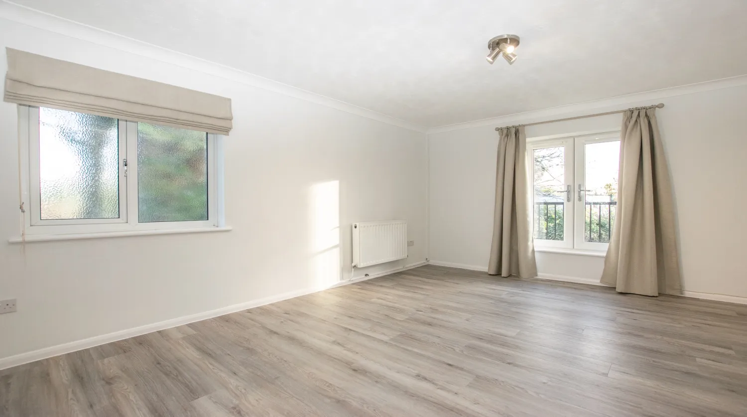 Flat Monarch Mews in Greater London