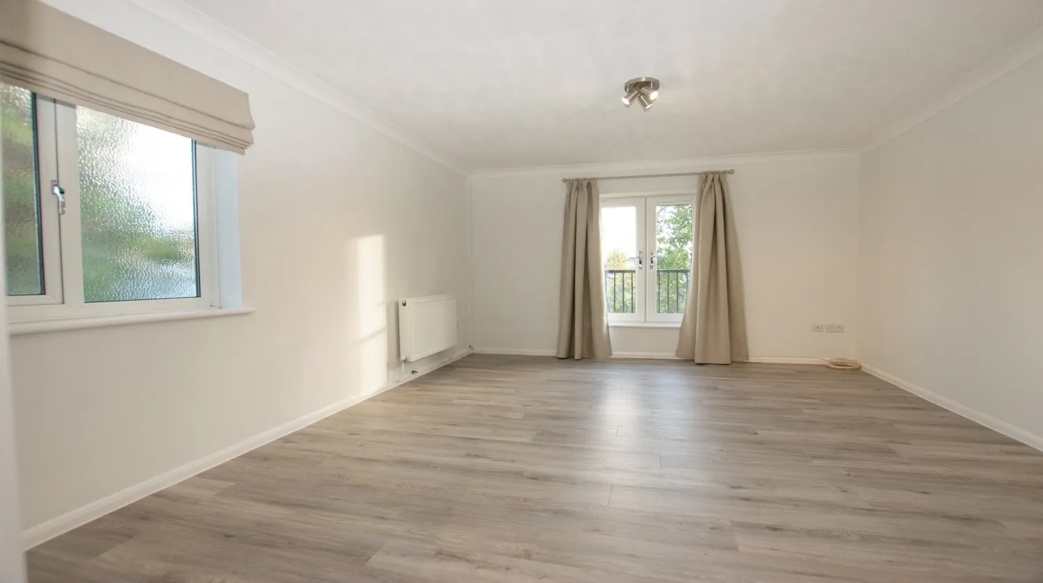 Flat Monarch Mews in Greater London