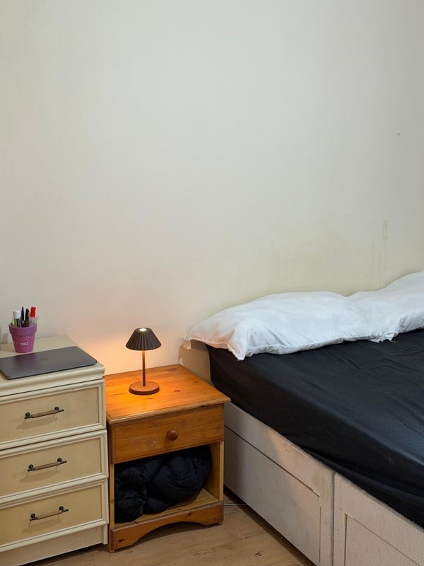 Room Newport Road in Cardiff