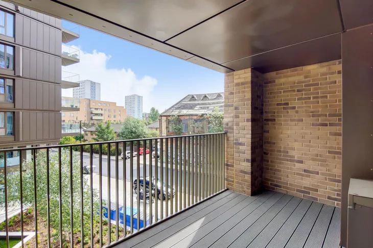 Flat Moulding Lane in Greater London