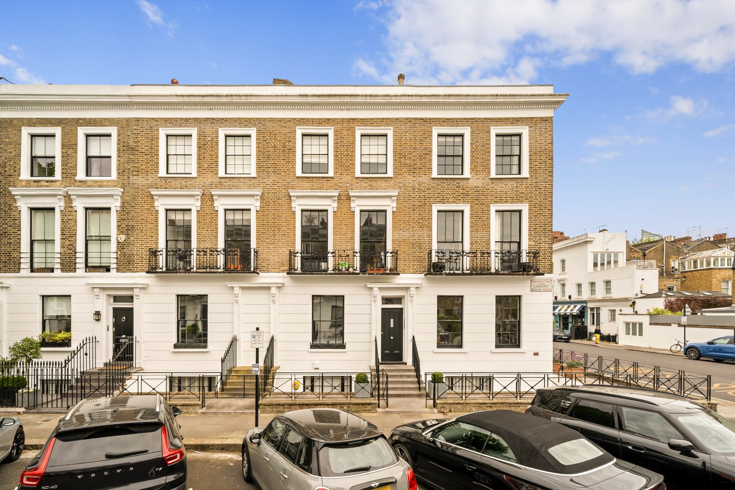 Flat Lamont Road in Greater London
