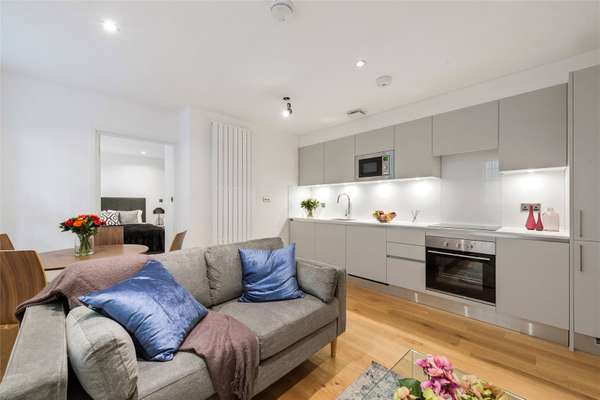 Flat Alleyn Court in City of Westminster