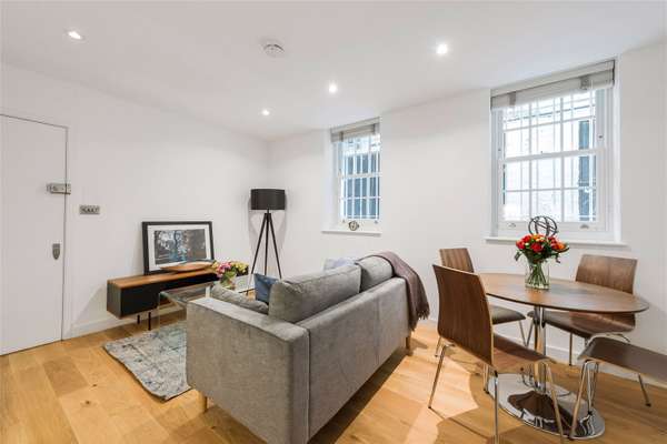 Flat Alleyn Court in City of Westminster