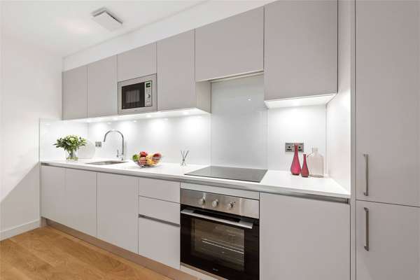 Flat Alleyn Court in City of Westminster