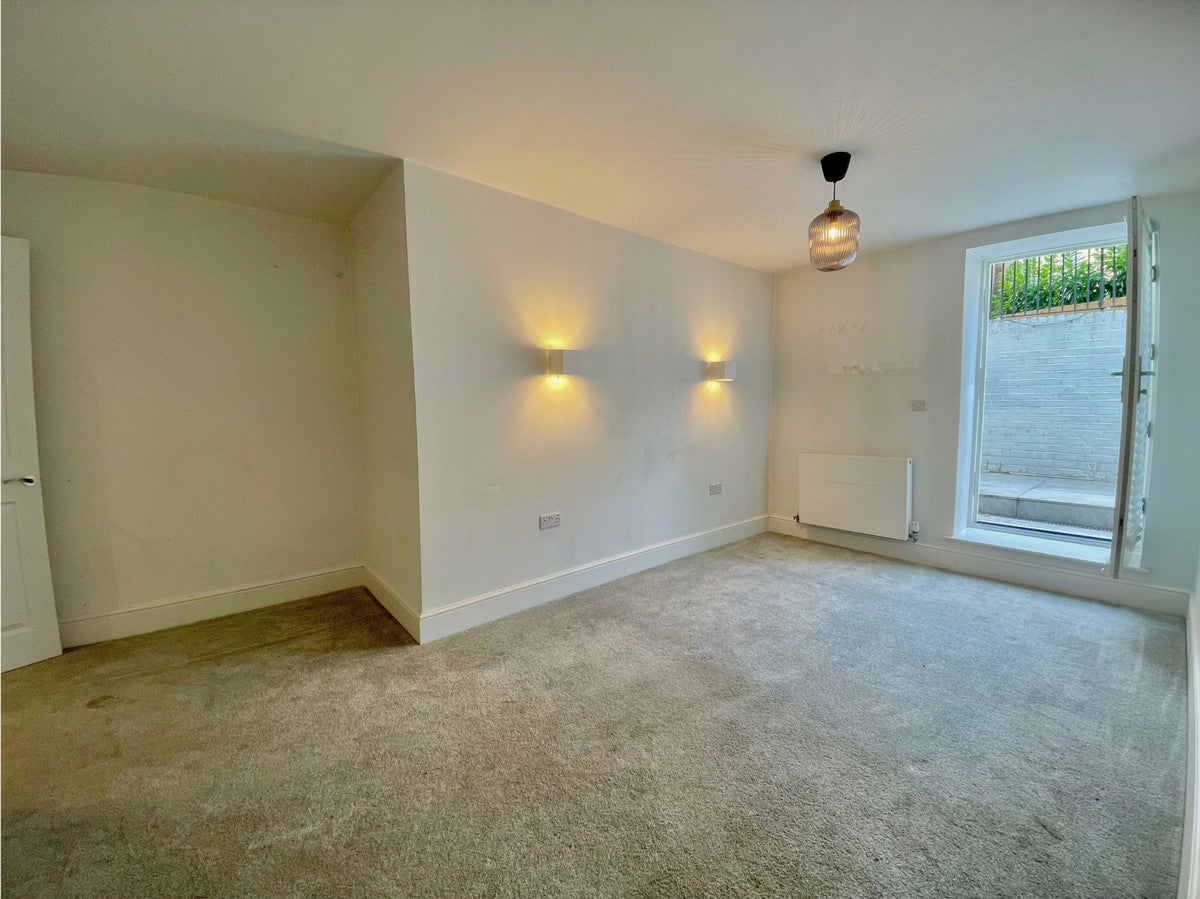 Flat Park Road in Greater London
