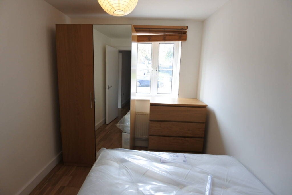 Flat North Circular Road in Greater London