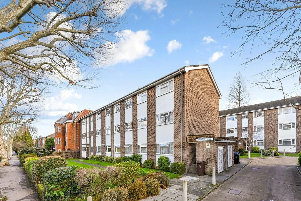 Flat Lovelace Gardens in Greater London