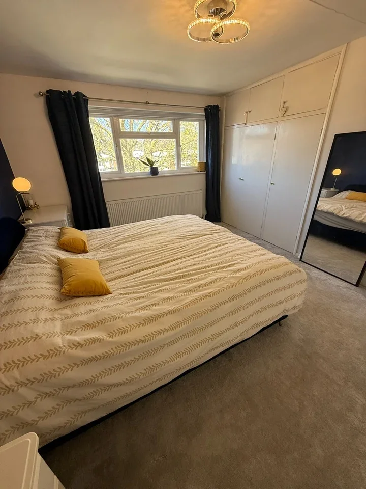 Flat Lovelace Gardens in Greater London