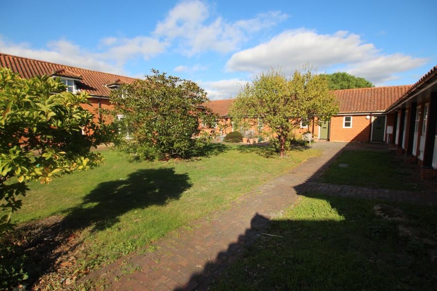 Flat Deers Farm Close in Guildford