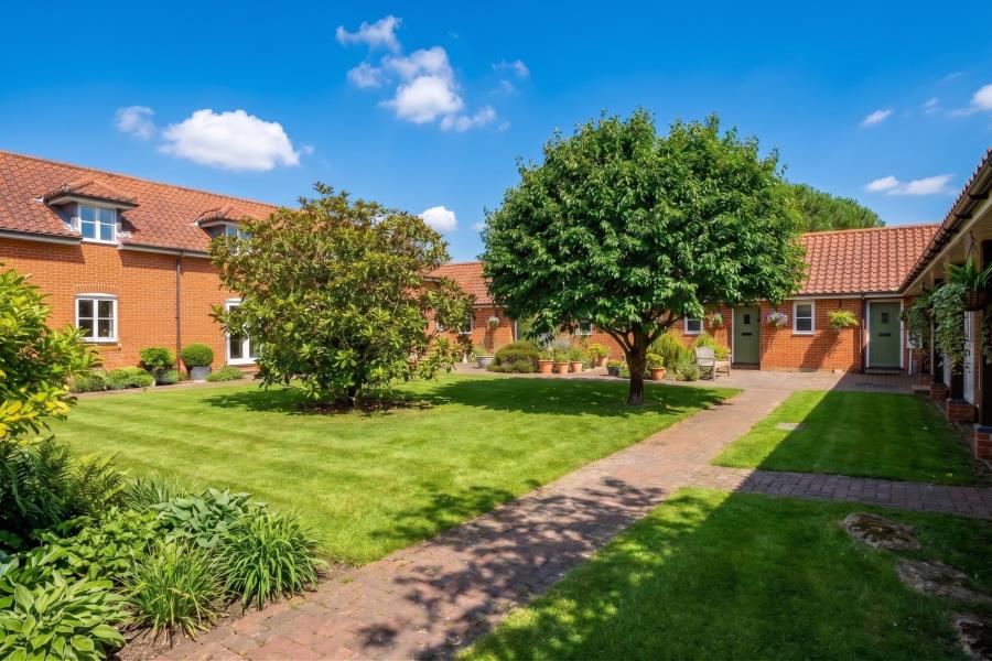Flat Deers Farm Close in Guildford