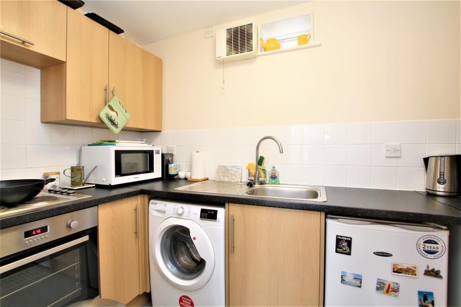 Flat Deers Farm Close in Guildford