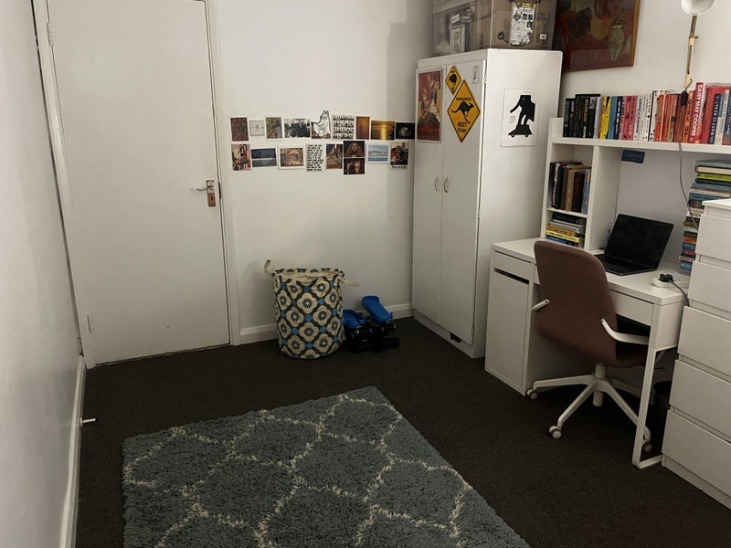 Room Ashmount Road in Greater London