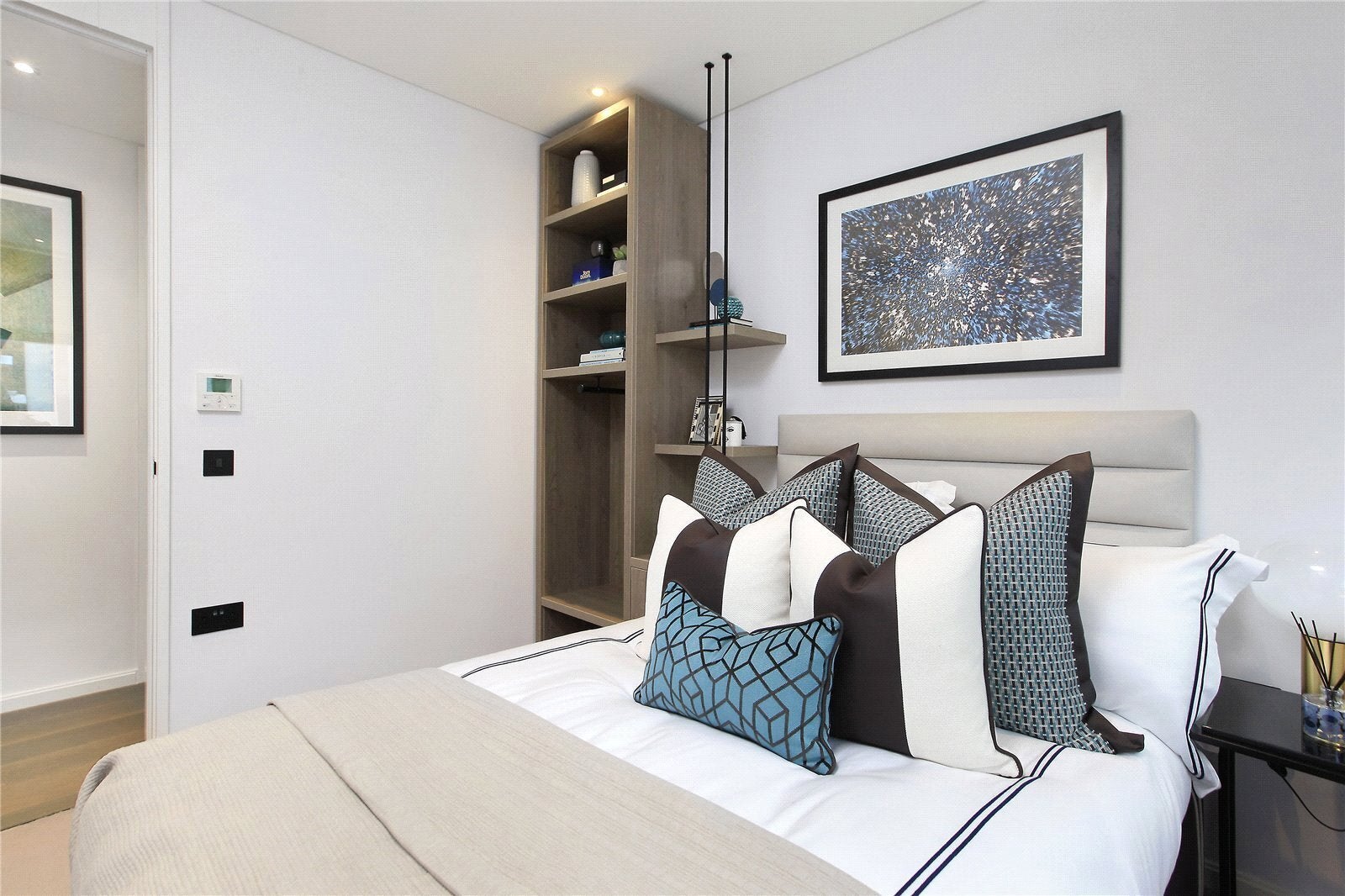 Flat Burstock Road in Greater London