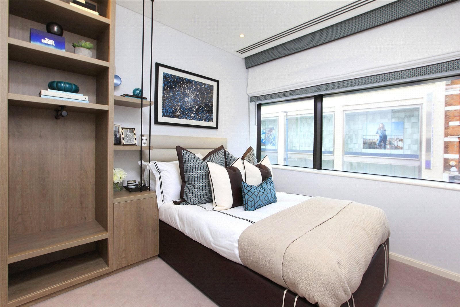 Flat Burstock Road in Greater London