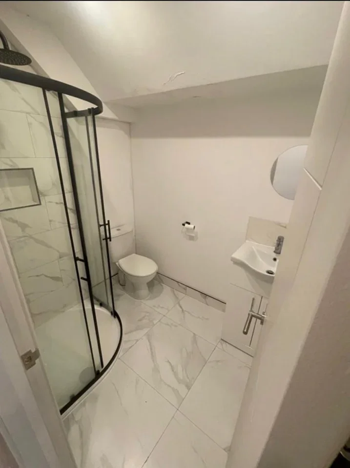 Room High Street in Greater London