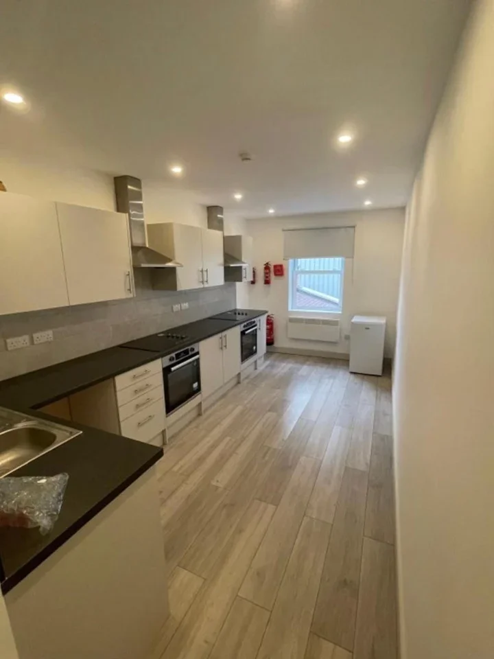 Room High Street in Greater London