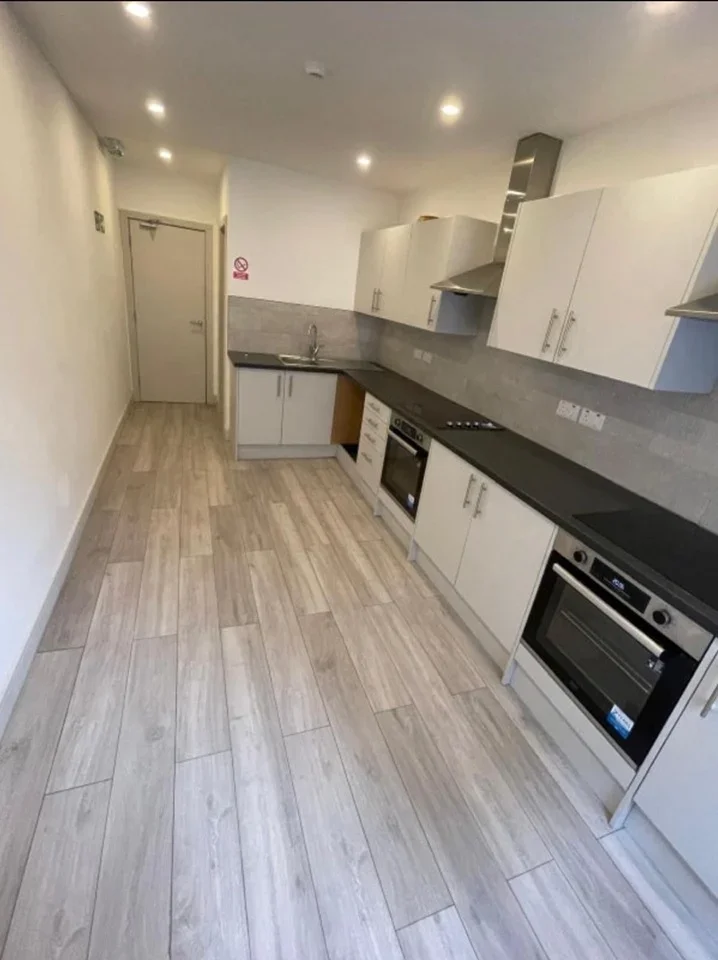 Room High Street in Greater London