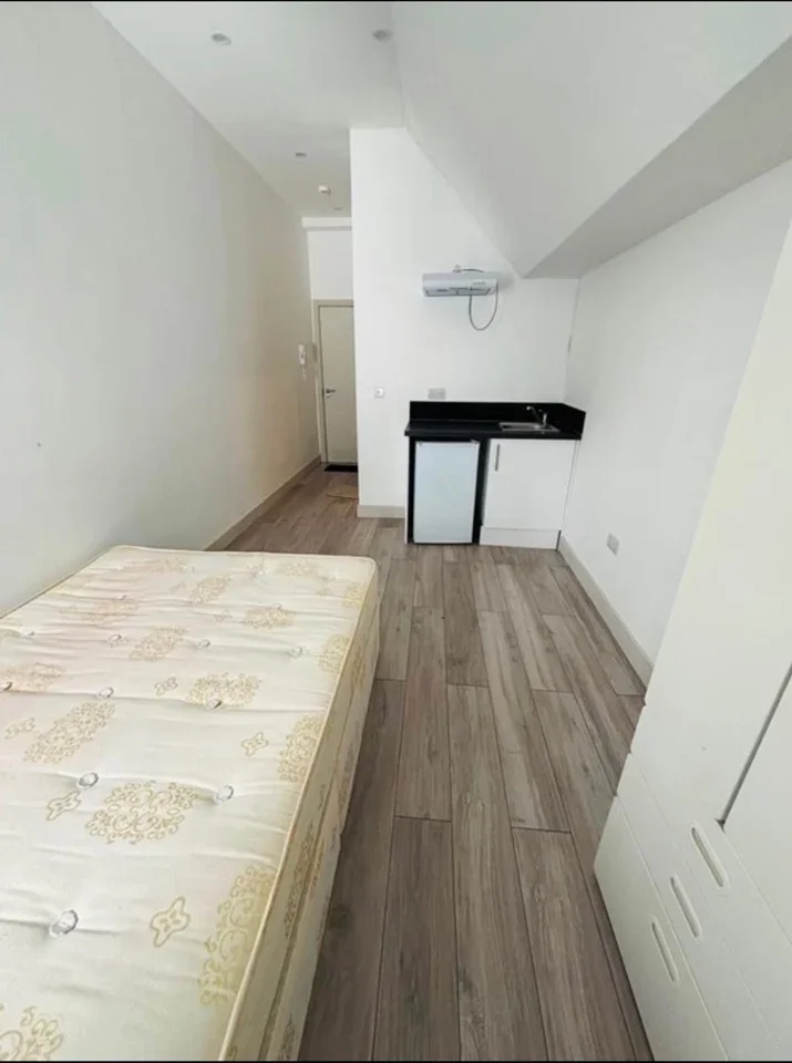 Room High Street in Greater London