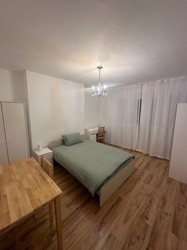 Room Thurtle Road in Greater London