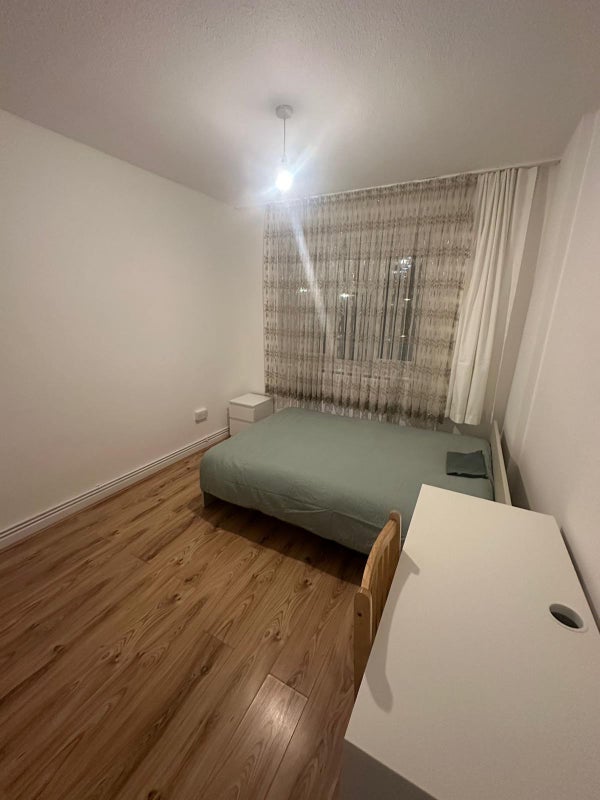 Room Thurtle Road in Greater London