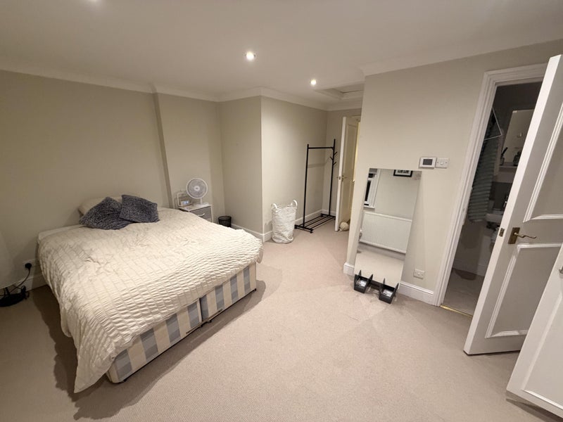 Room Lawnside in Greater London