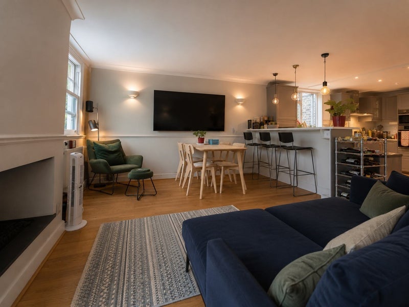 Room Lawnside in Greater London