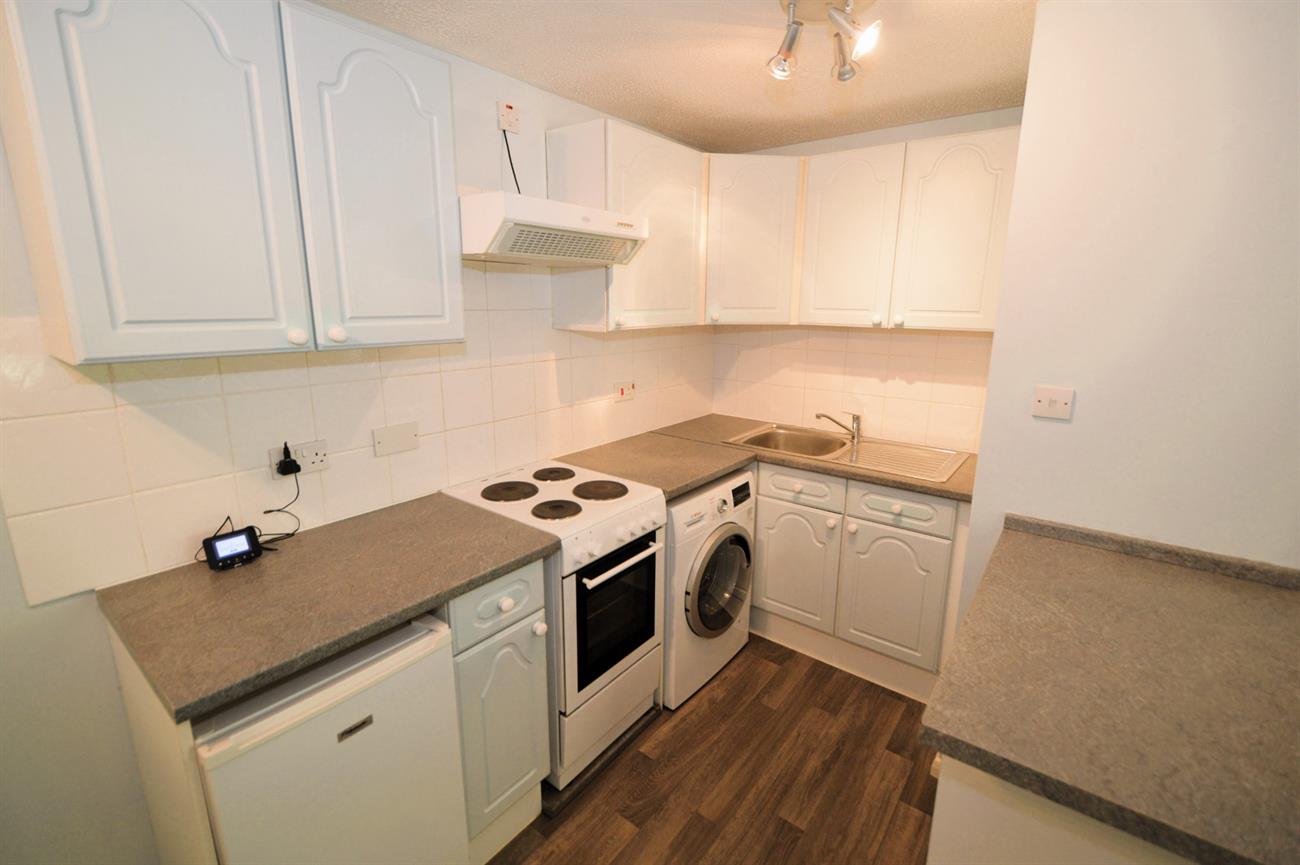 Flat Laird Court in Surrey Heath