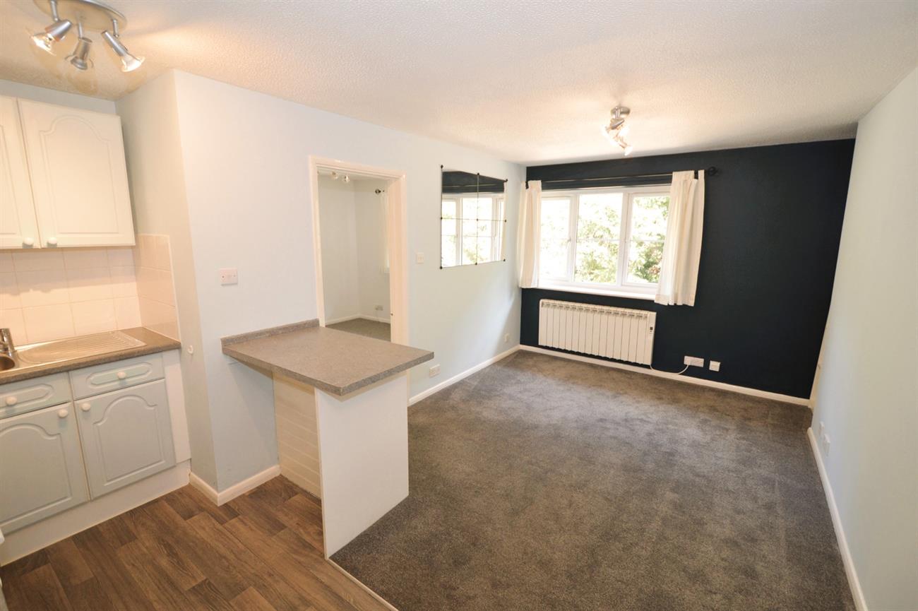 Flat Laird Court in Surrey Heath