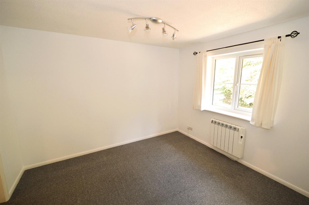 Flat Laird Court in Surrey Heath