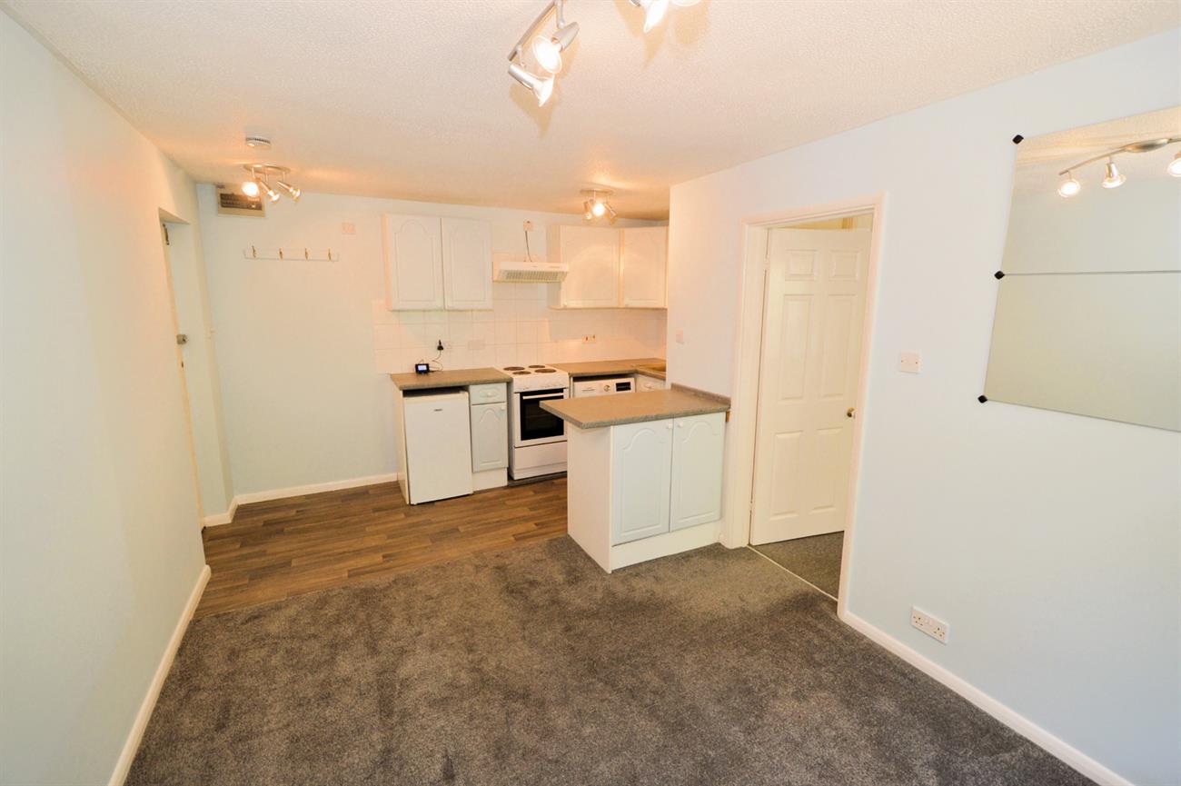 Flat Laird Court in Surrey Heath