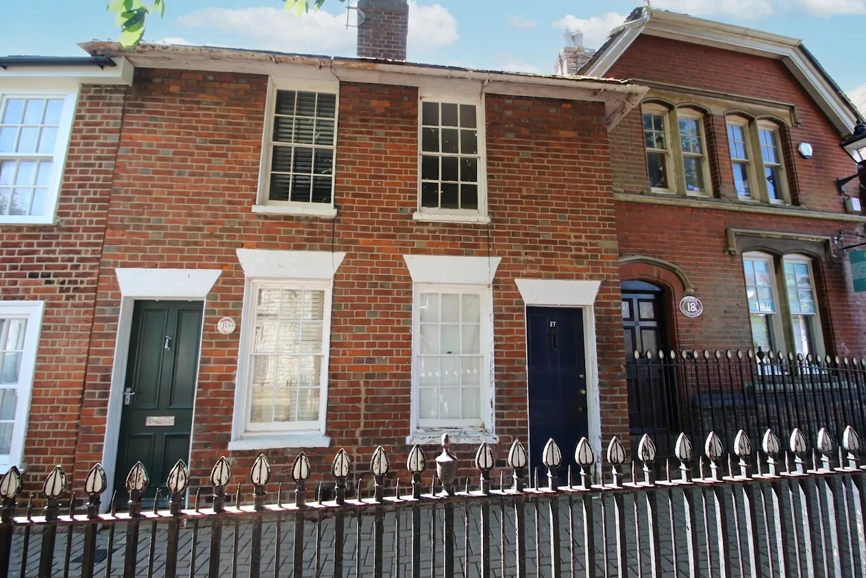 House Church Yard in Ashford