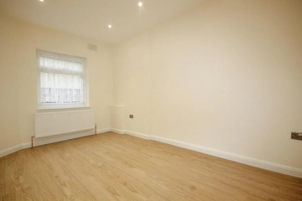 Flat Western Gardens in Brentwood