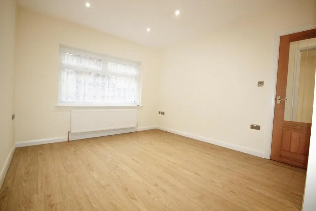 Flat Western Gardens in Brentwood