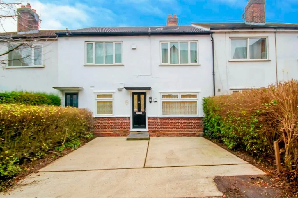 Flat Western Gardens in Brentwood