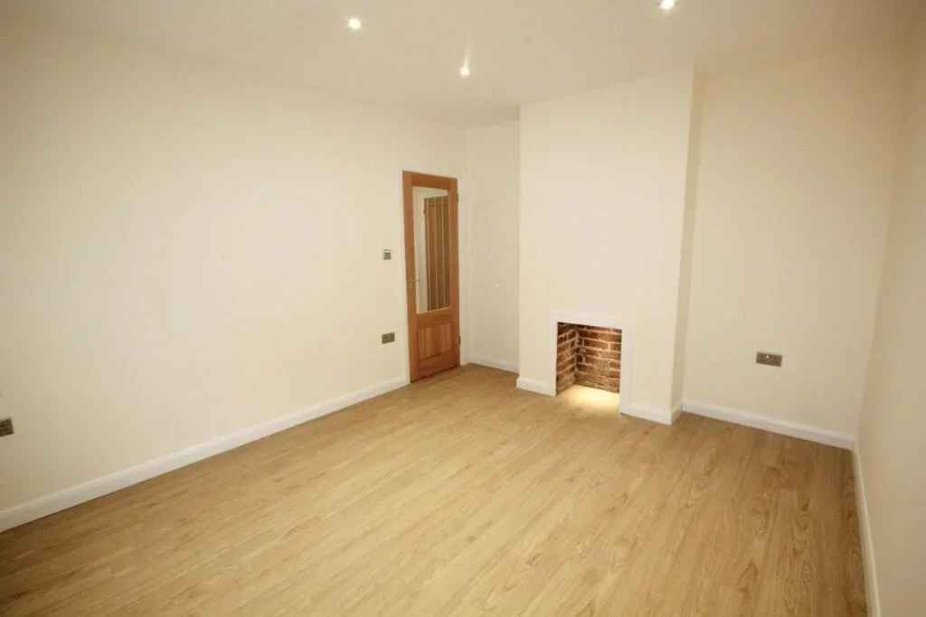Flat Western Gardens in Brentwood
