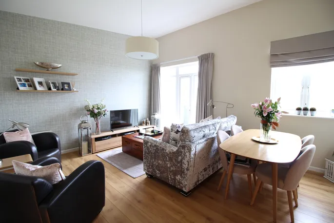 Flat Modena Mews in Watford