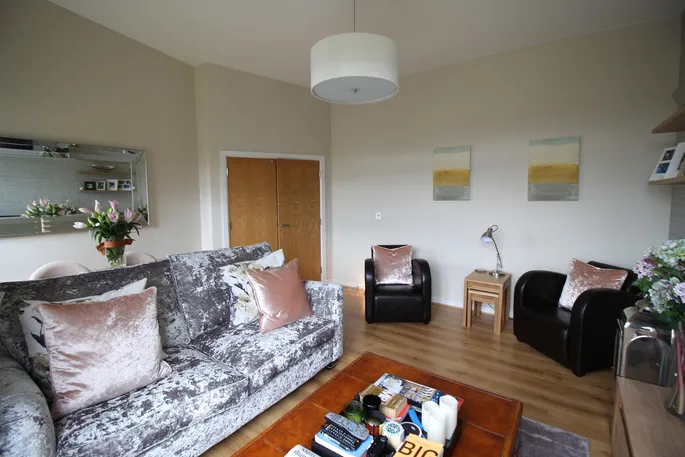 Flat Modena Mews in Watford