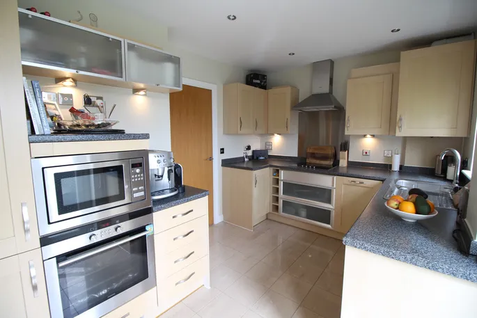Flat Modena Mews in Watford