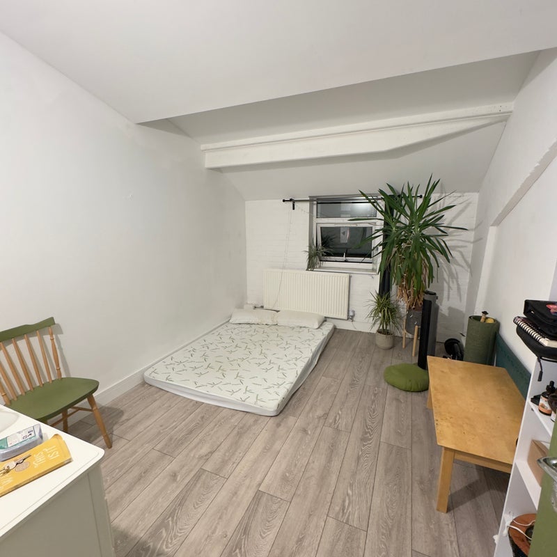 Room Bream Street in Greater London